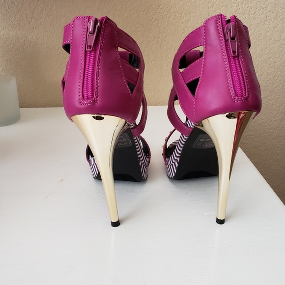 Heels - Picture 3 of 3